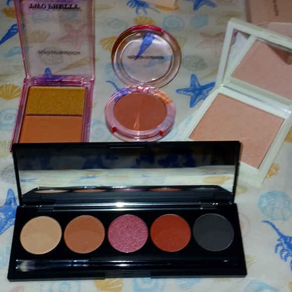 Makeup Bundle - Picture 2 of 2